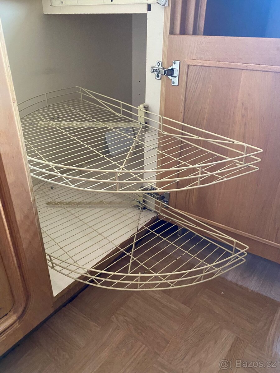 Hnědá kuchyňská linka z Německa se spotřebiči - 20