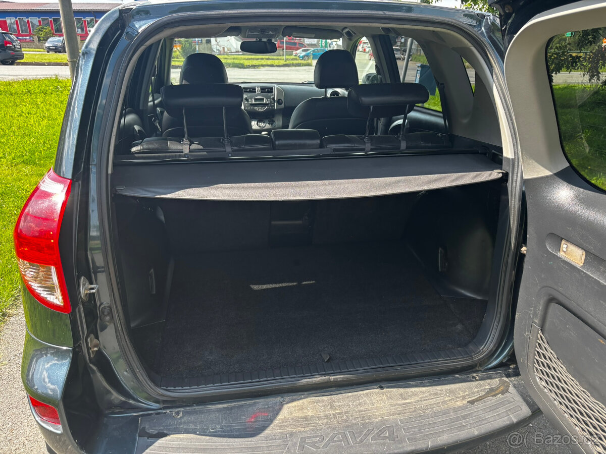 Toyota Rav4 2.2D-CAT 130kW, 4x4, SUV, Manual, Klima, Tažné - 20