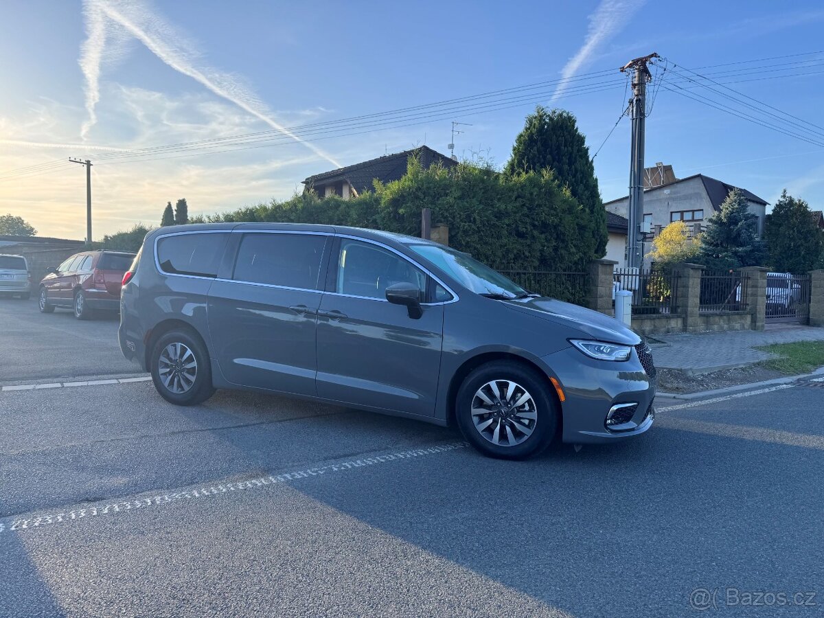 Chrysler Pacifica 3,6 Hybrid RU Radar Limit 2023 DPH - 20
