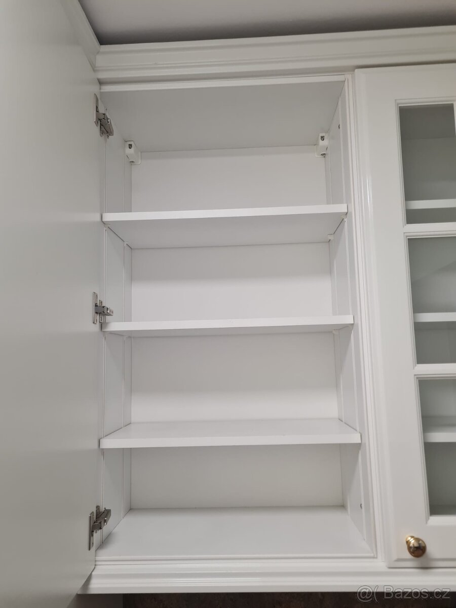 Krásná moderní kuchyňská linka se spořebiči - 20