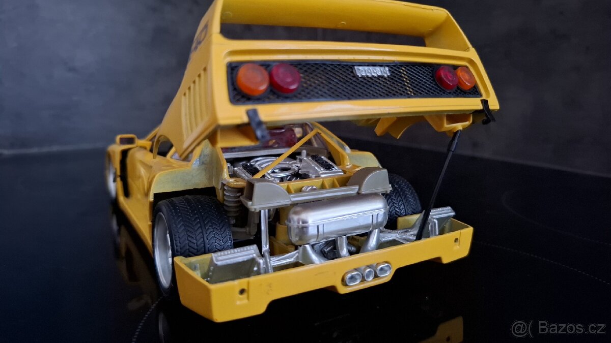 Ferrari F40 3x varianta 1:18 Bburago + dárek 1:43 - 20