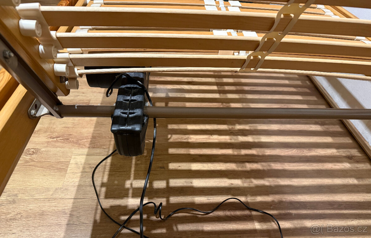 Zdravotní postel s elektrickým roštem a matrací - 20