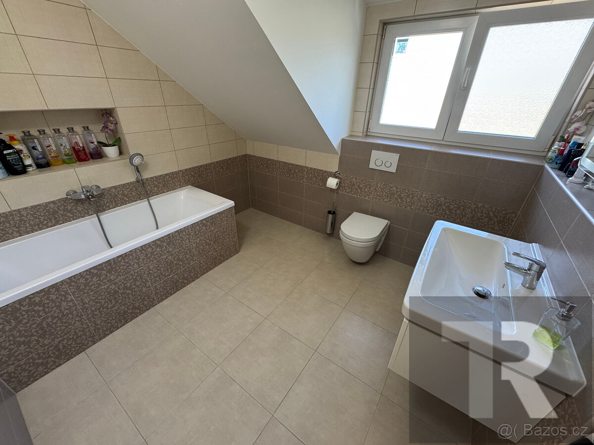 Prodej RD 5+1 s garáží a pozemkem o výměře 1050 m2 ve Vejprn - 20