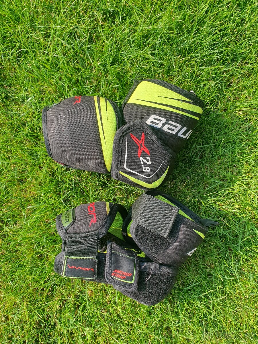 Brusle a hokejová výstroj - 20