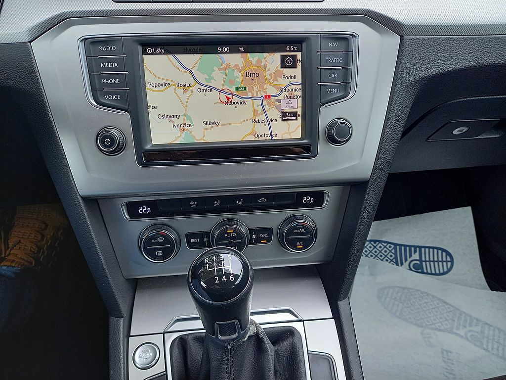 Volkswagen Passat 2,0Tdi 110kw klima+Navi+SERVIS - 20
