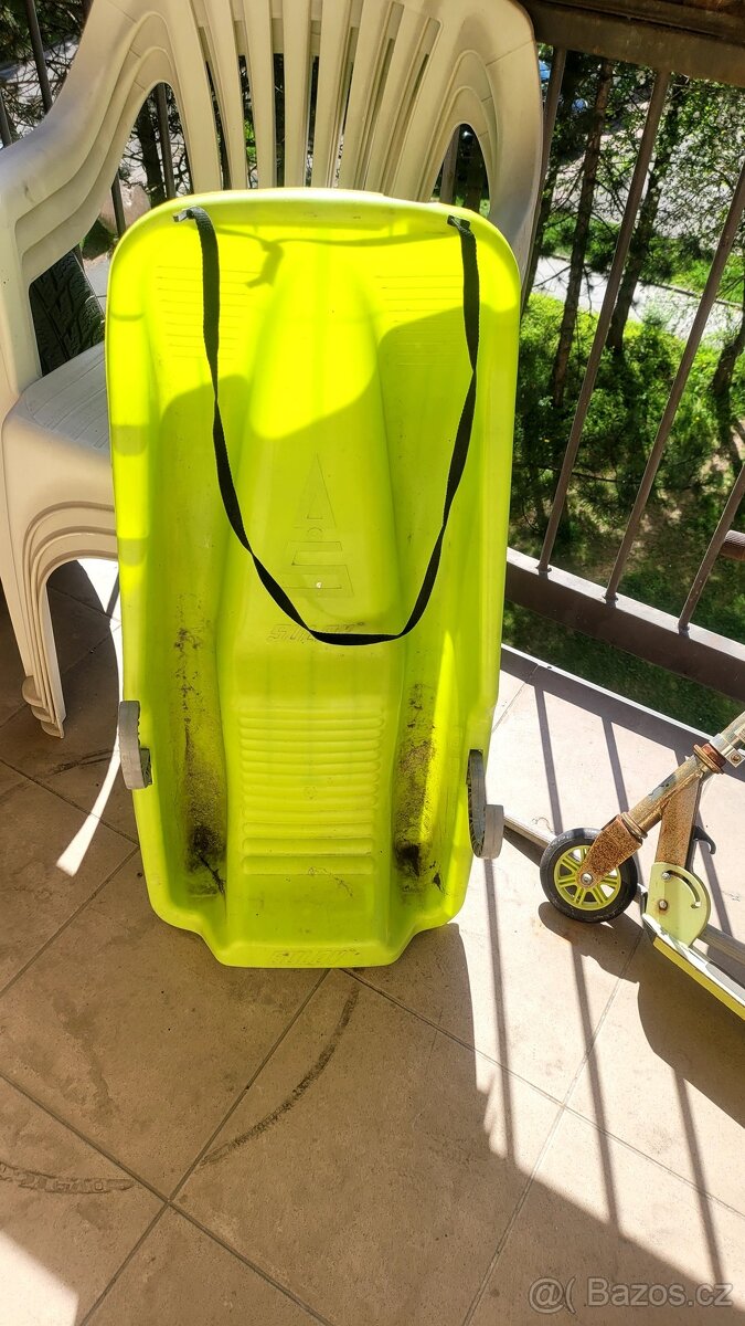 hracky,hry,knihy,boty,obleceni,boby,kolobezka vse dohromasy - 20