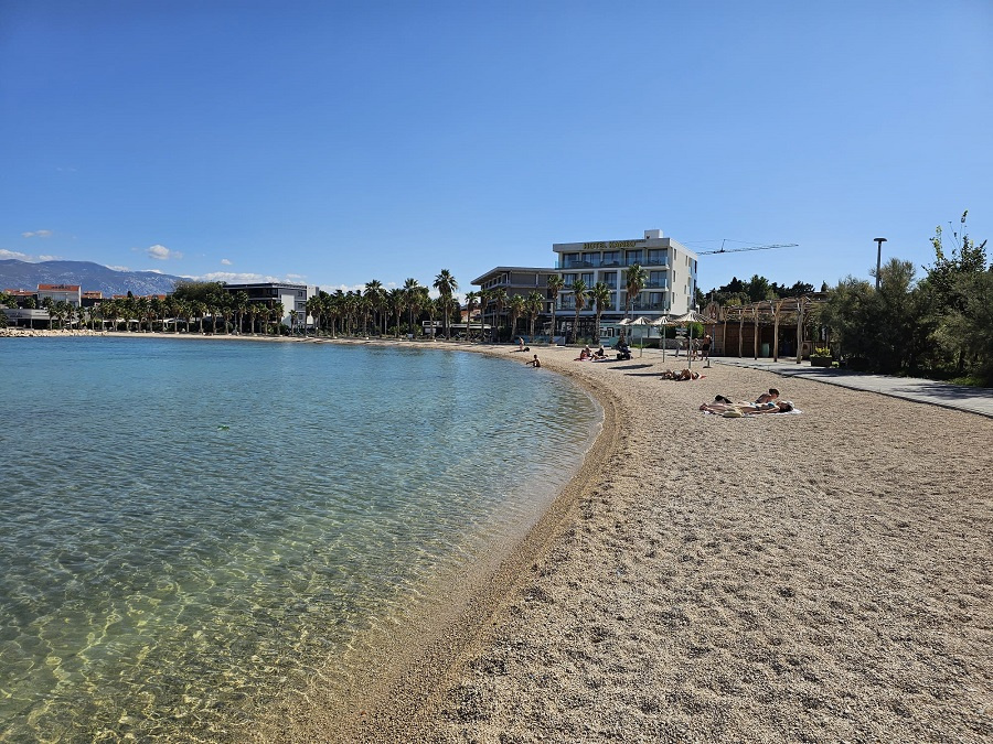 Chorvátsko-Trojizbový zariadený apartmán s bazénom - 20