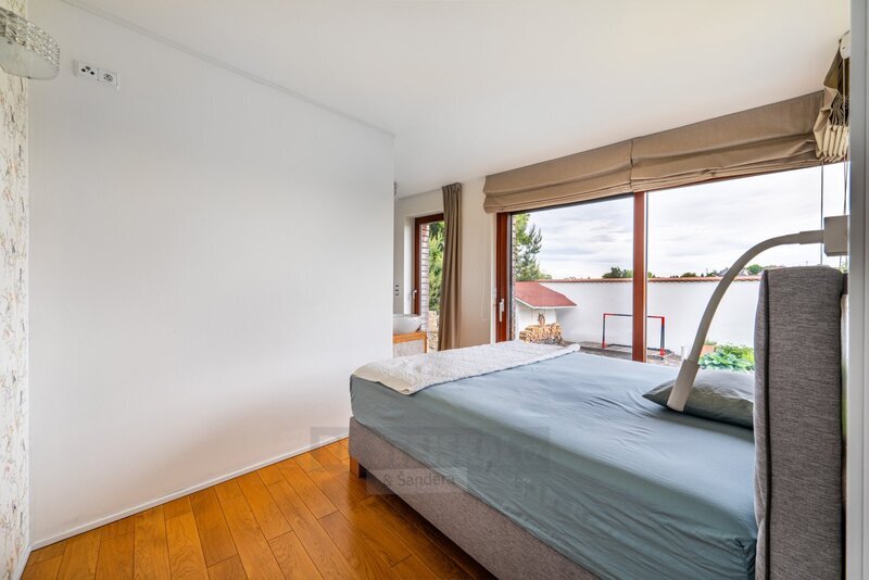 Prodej jedinečného, prostorného RD s větší rovinatou zahrado - 20