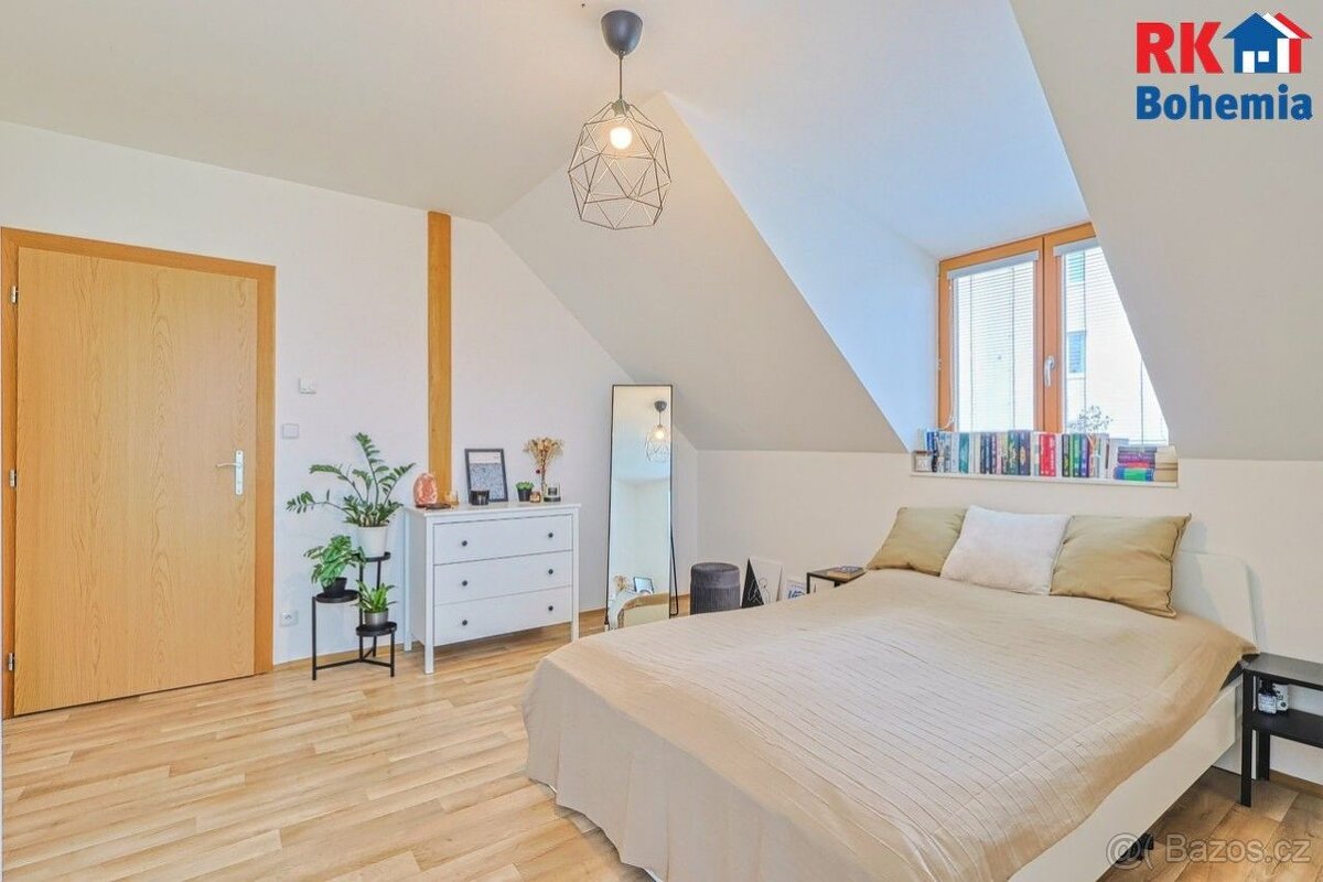 Prodej rodinného domu 5+1 se zahradou u centra města Český B - 20