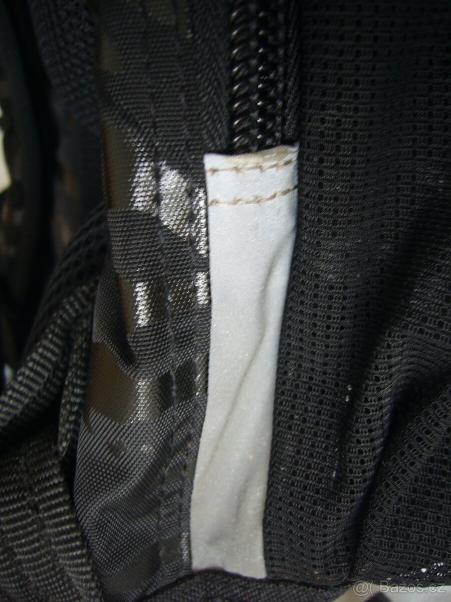 Prodám 2 studentské batohy - 20