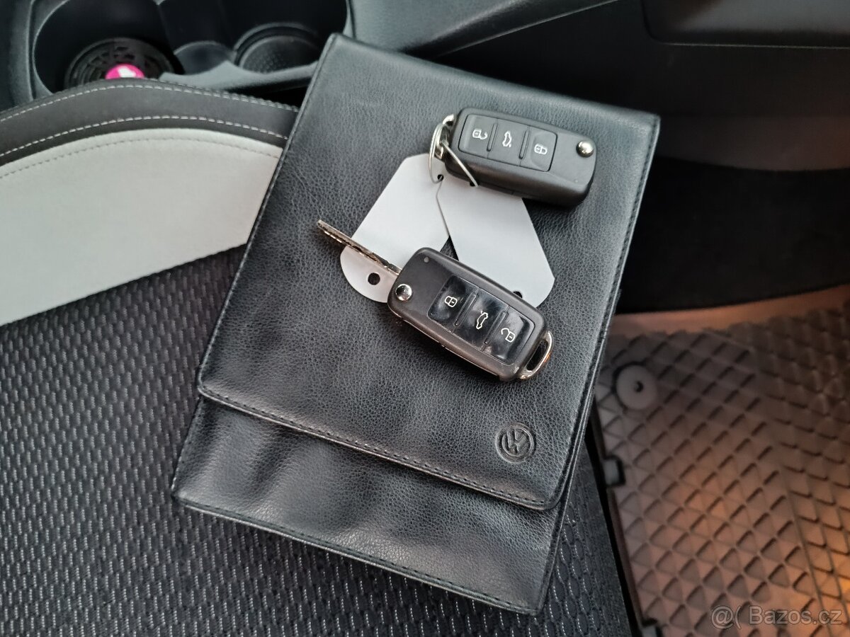 Volkswagen Scirocco R 265PS rok 2012, manuál - 20