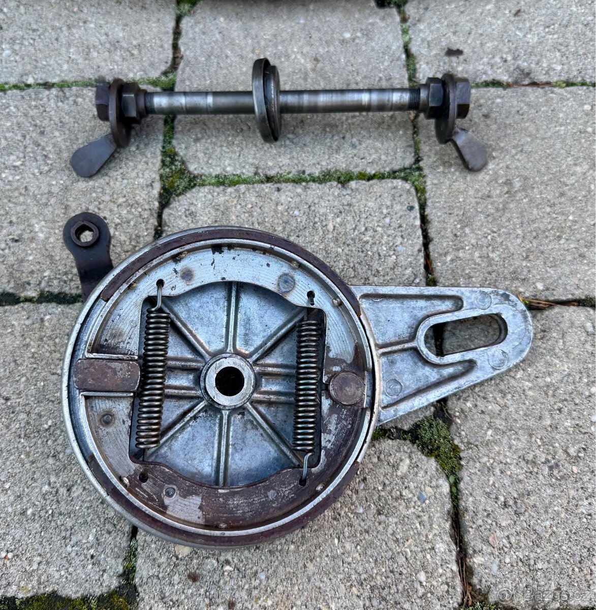 ČZ 125 T - přední a zadní kolo - 20