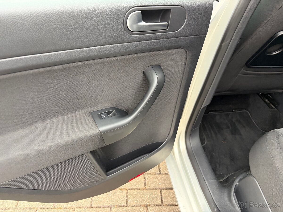 Volkswagen Golf Plus 1.6 TDI 2009 manuál - 20