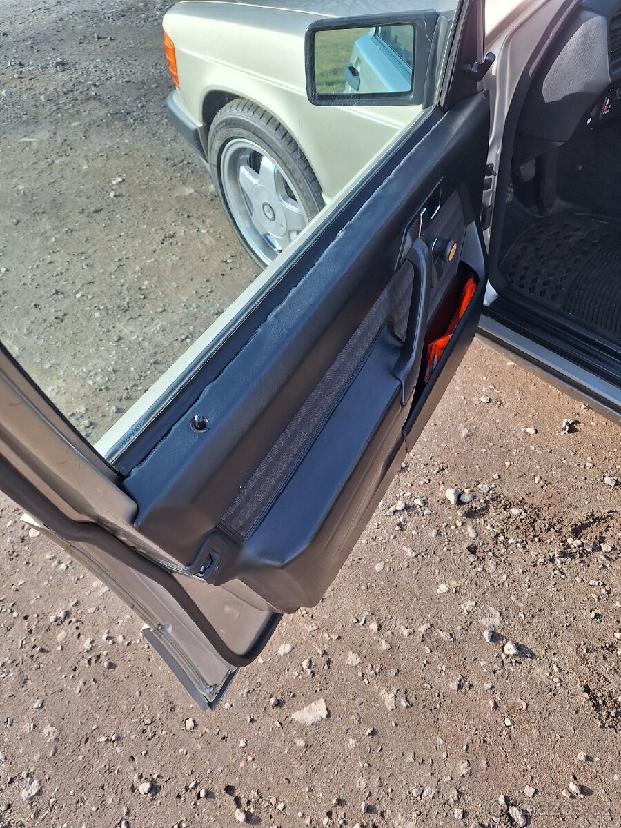 Mercedes 190E W201 - 20