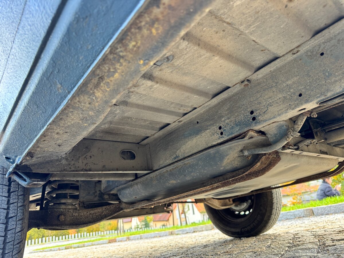 VW T3 Caravelle 1.9D 5kvalt 8 míst - 20