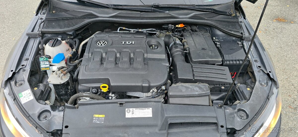VW Sicirocco 2.0 TDI 110kw Dsg R-line interiér - 20