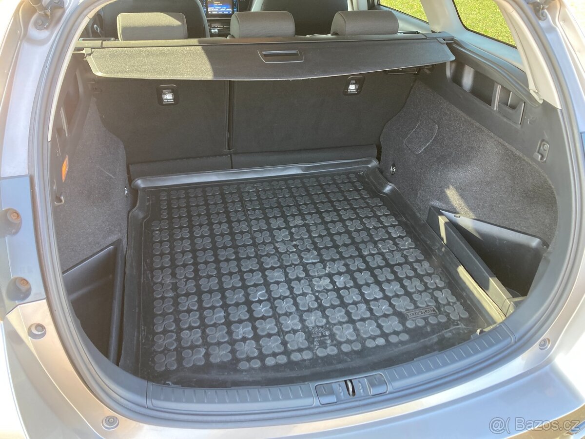 Toyota Auris 1,6 D kombi 82 KW - 20