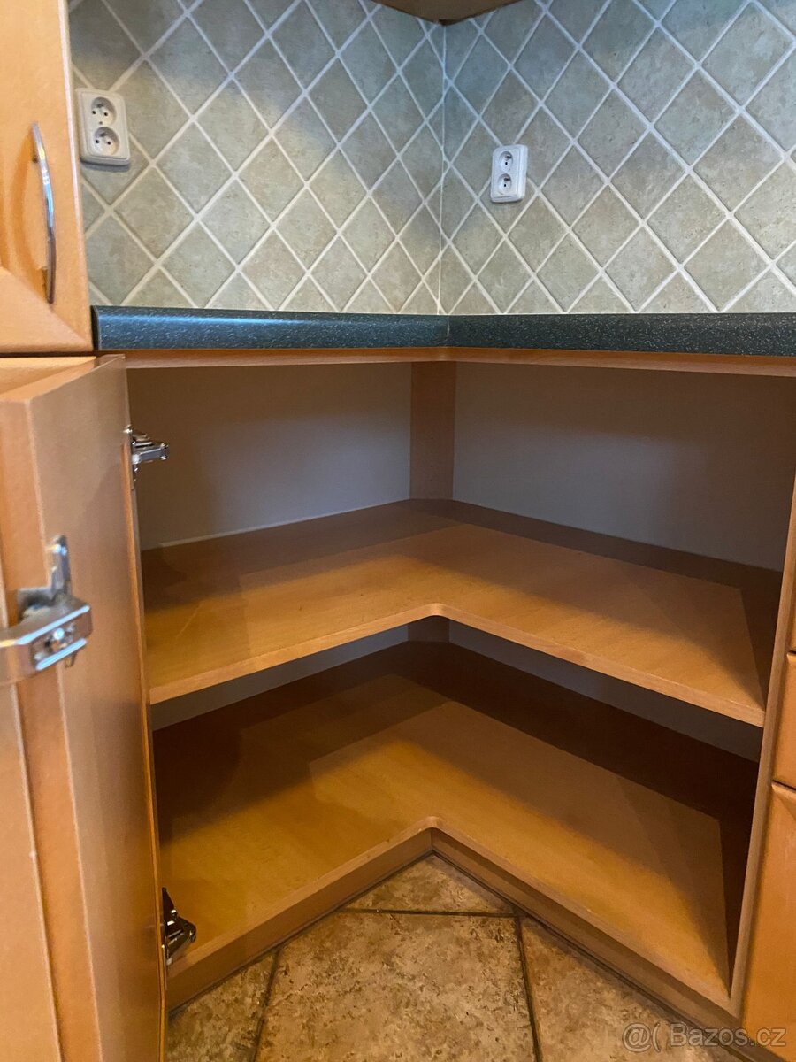 Moderní kuchyňská linka se spotřebiči - 20
