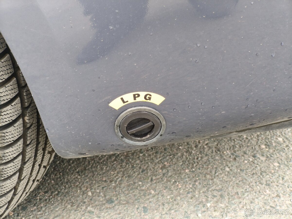 Kia ceed kombi 1.4 benzín+LPG - 20