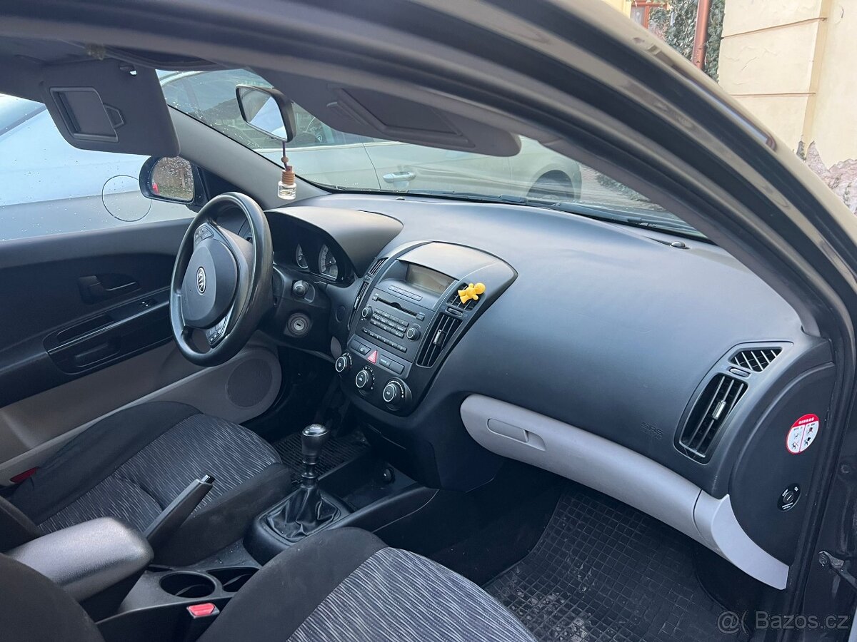 Kia Ceed 1.4i + LPG. Rok 2010. Tempomat. Klima - 20