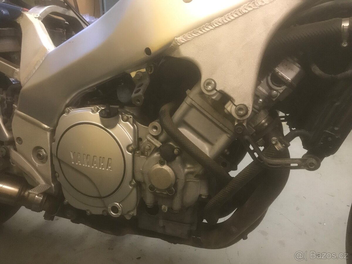 Yamaha YZF 750R - 20