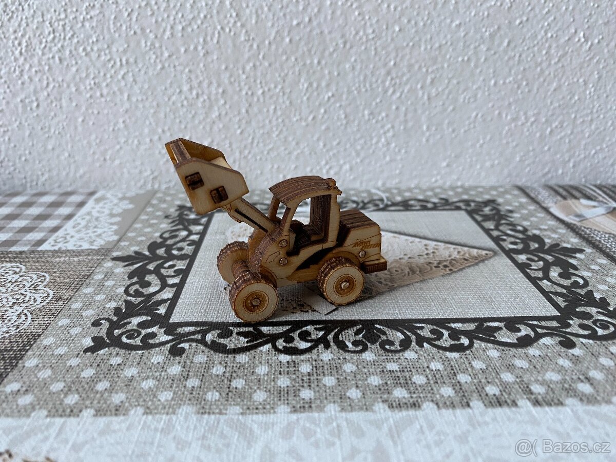 Nové dřevěné modely Praga valník, nakladač Avant - 20