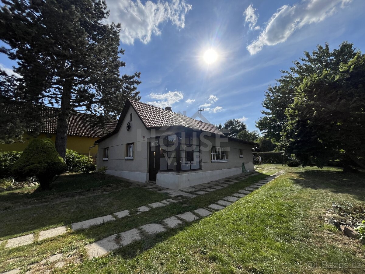 Prodej rodinného domu 4+1 na pozemku 938 m2 s prostornou díl - 20