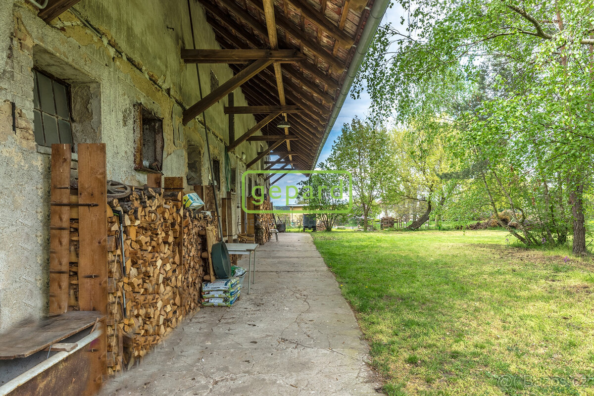 Vesnická usedlost-rodinný dům s hospodářskými stavbami v Ho - 20