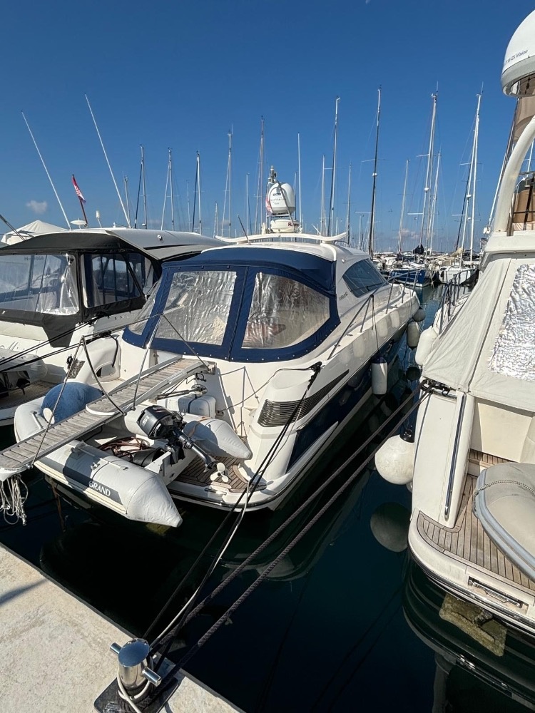 Motorová loď ELAN 42 - 20