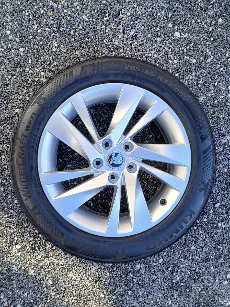 Zánovní zimní orig alu Škoda Octavia IV 205/55/17 vzorek 8mm - 20
