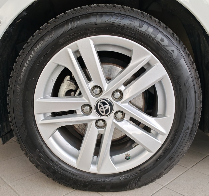 Toyota Corolla 1.8 hybrid - 20