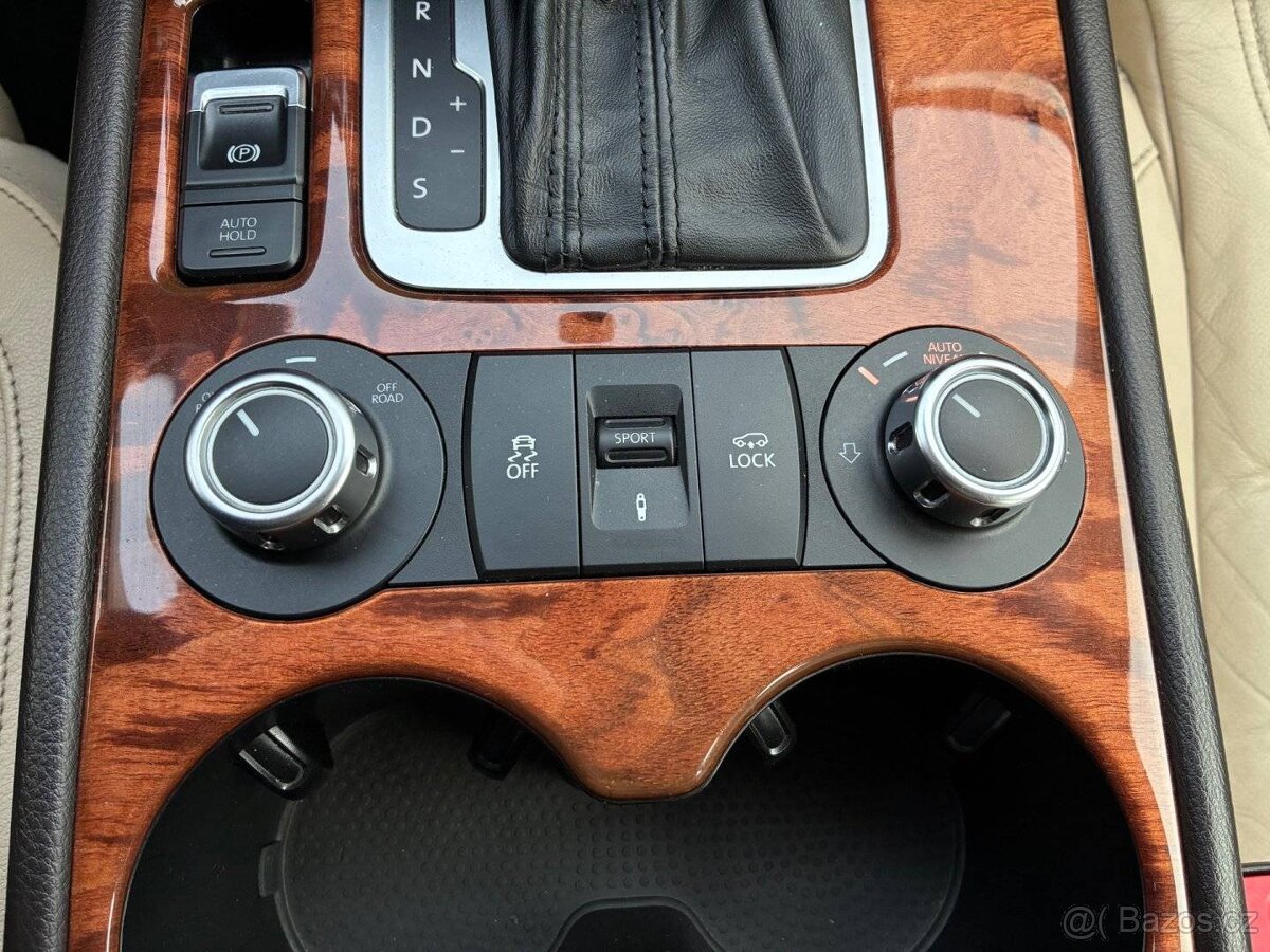 Volkswagen Touareg, 4,2TDi V8, FULL SERVIS, DPH, TOP - 20