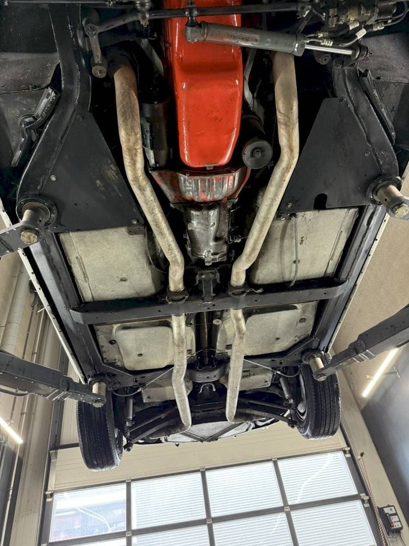 Chevrolet Corvette C2 Convertible z roku 1965. - 20