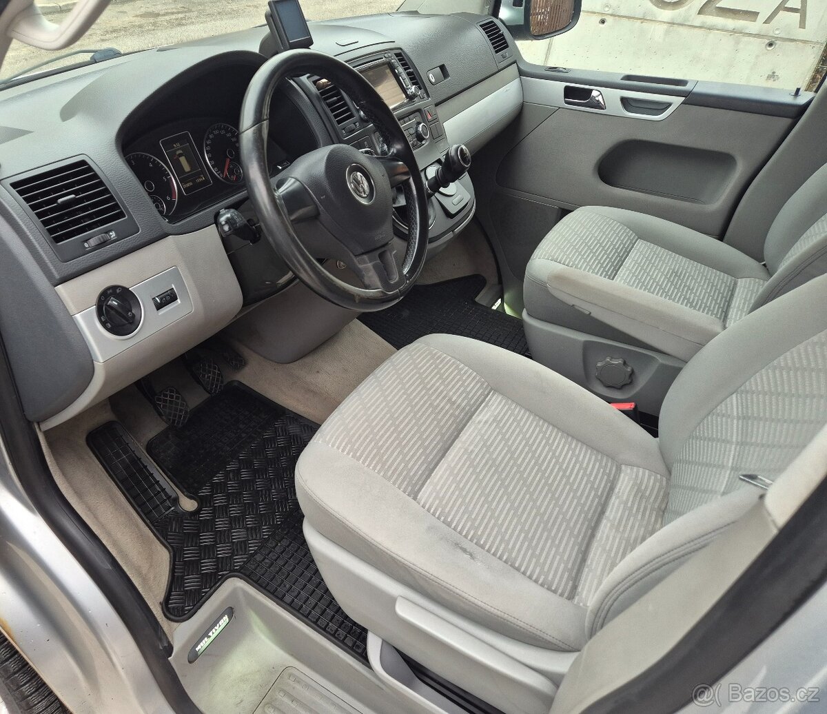 VW Multivan T5 2.0 TDI 7 miestne - 20