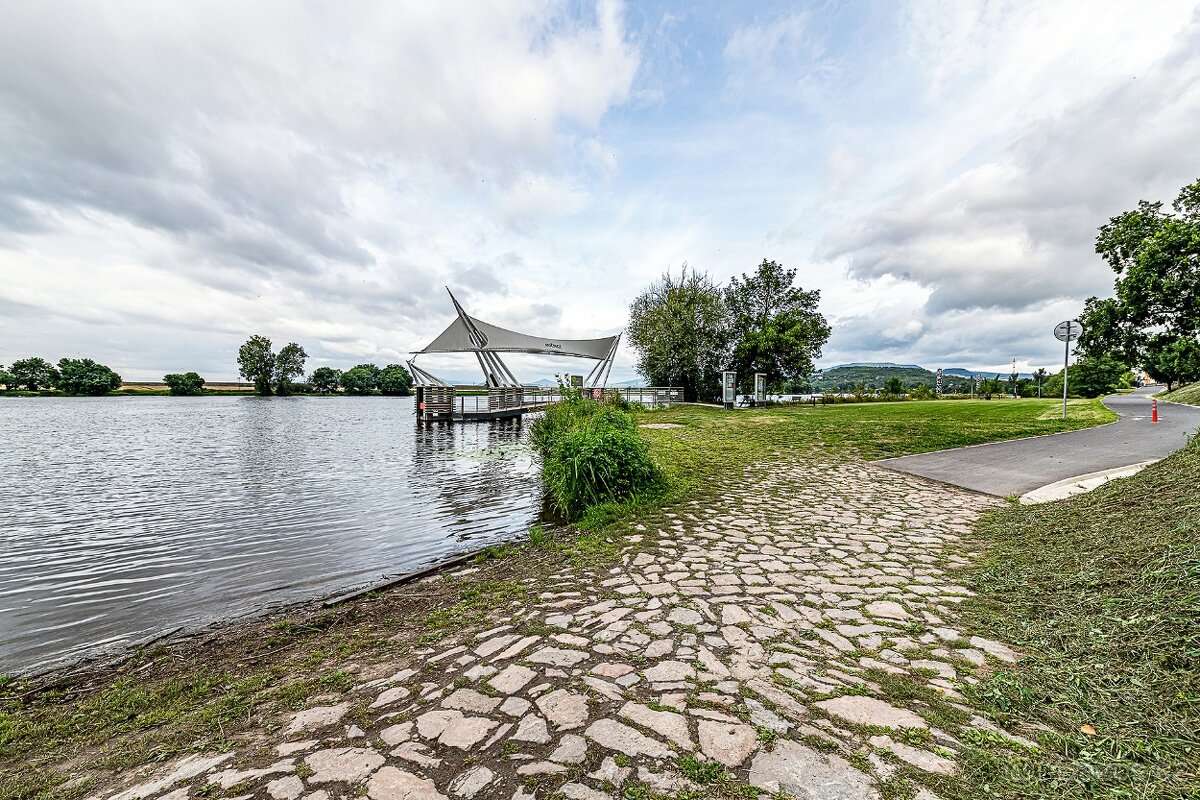 Prodej zavedeného motorestu s ubytováním, sálem a prodejnou - 20