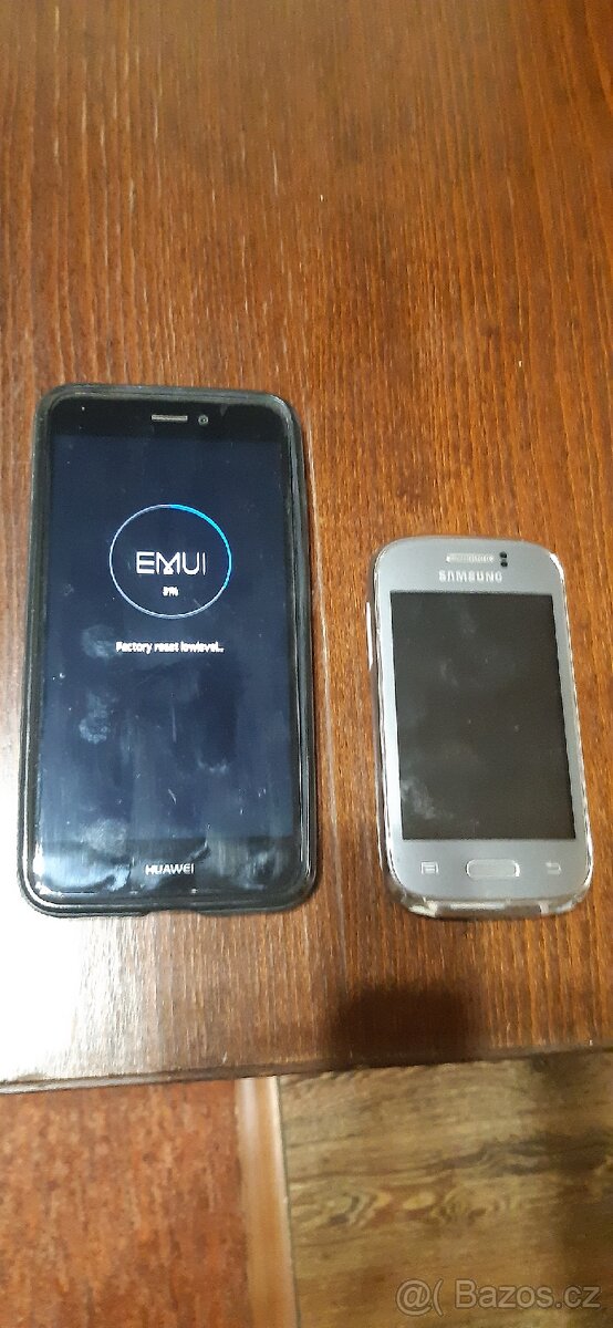 Retro telefony + Hodinky + tlačítkový telefon NOKIA - 20