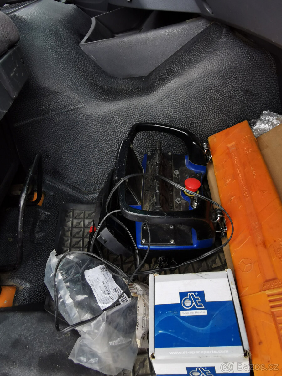 Prodám MERCEDES-BENZ AXOR 2533 L 6X2 E4 valník s hydr. rukou - 20