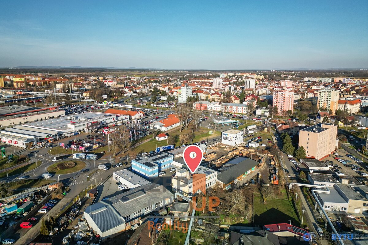 Pronájem komerčních prostorů o rozloze 600 m², ulice Velkomo - 20