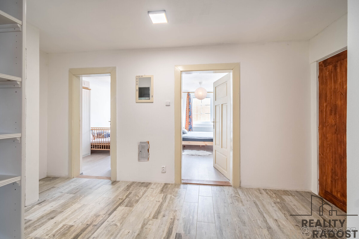 Zrekonstruovaná útulná chalupa s garáží a prázdnou půdou kou - 20