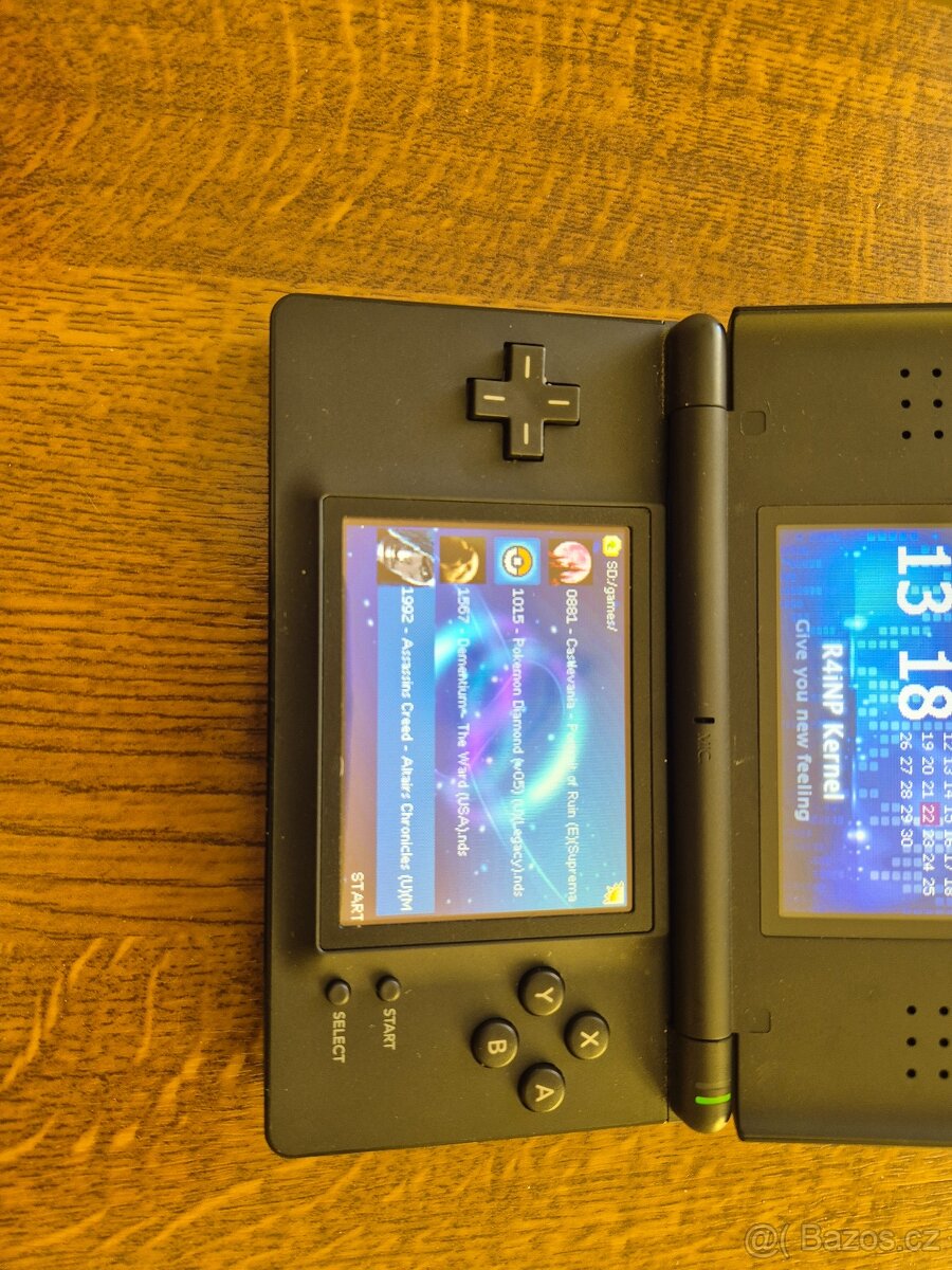 Nintendo DS Lite s příslušenstvím. - 20