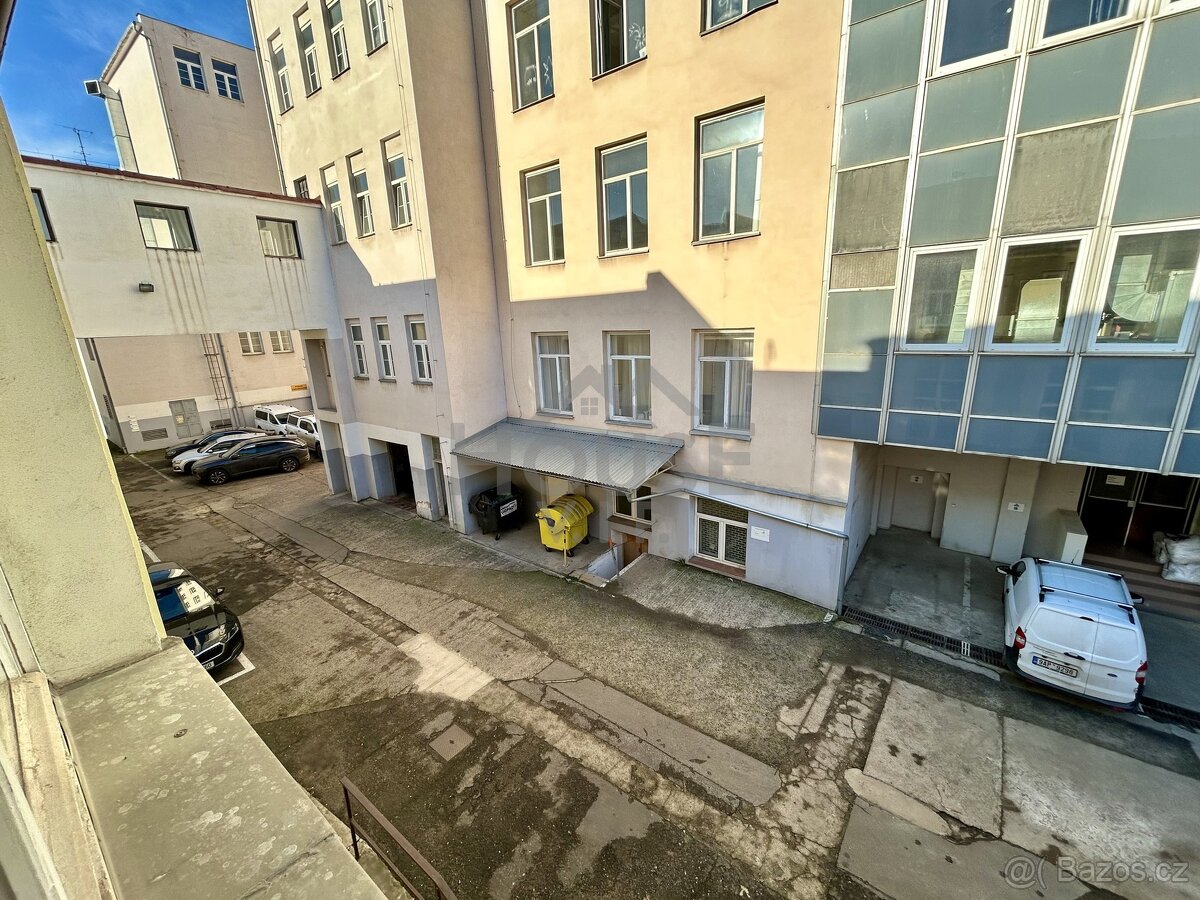 Pronájem kanceláří 38 m² – Kreativní centrum The Archive, Pr - 20