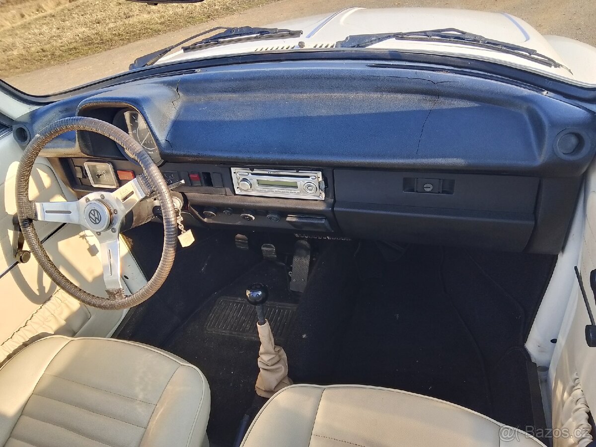 VW brouk Cabrio 1.6 - 20