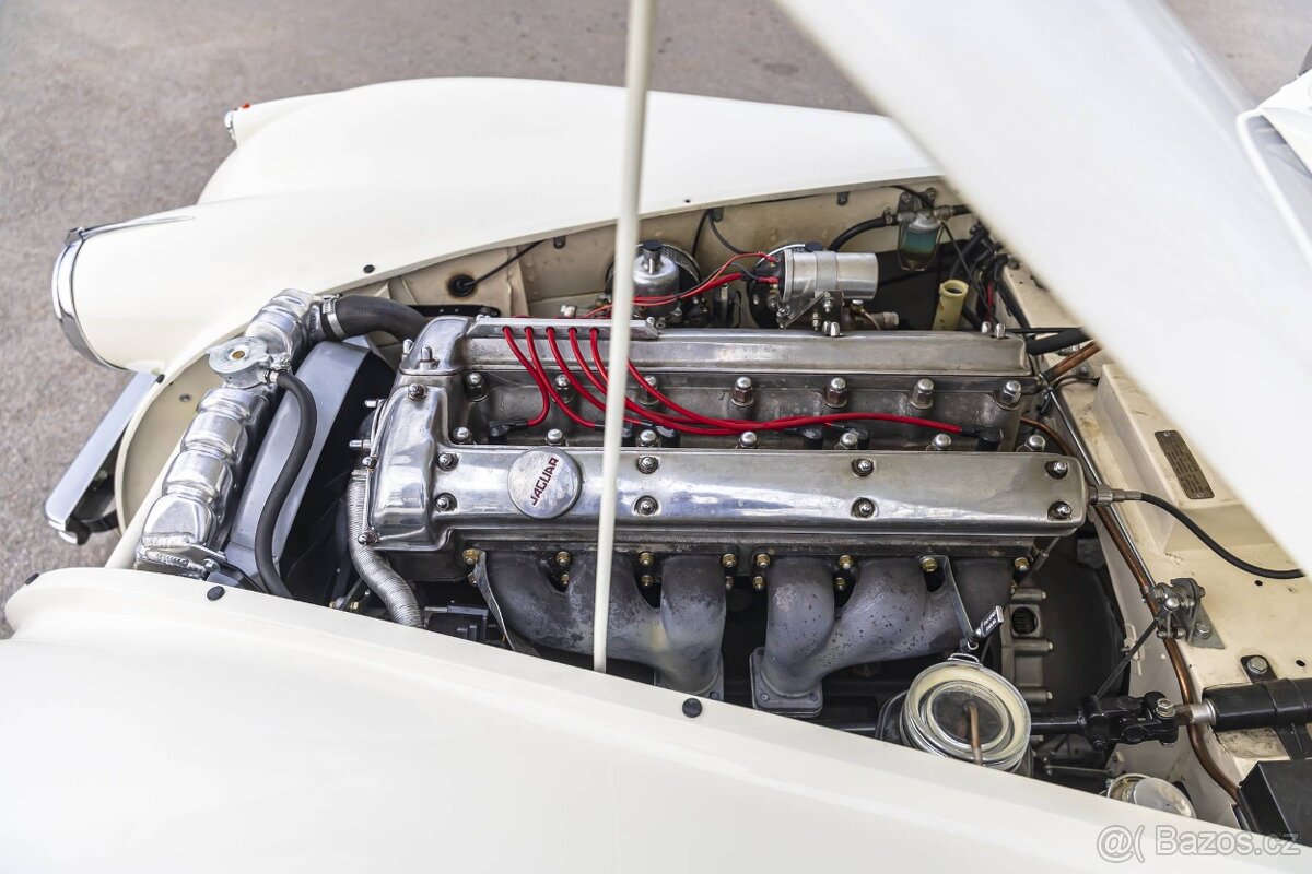 Jaguar XK120 Coupe - 20