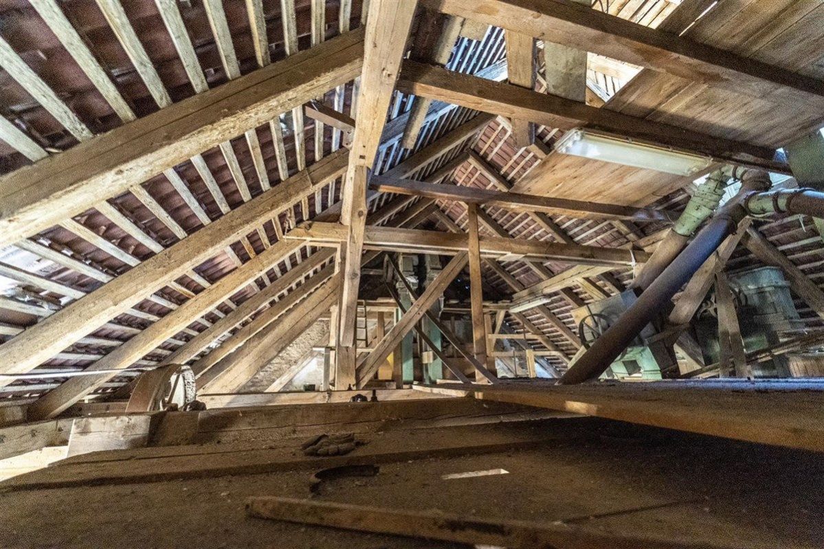 Pěčice, prodej rodinného domu 206 m2 (3 byty, sklady 2700 m2 - 20