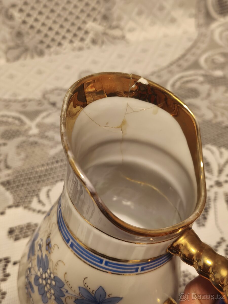 Stará porcelánová konvička. - 20