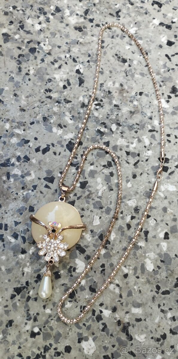 Staré šperky a bižuterie viz fota. Cena za kus 150 Kč. - 20