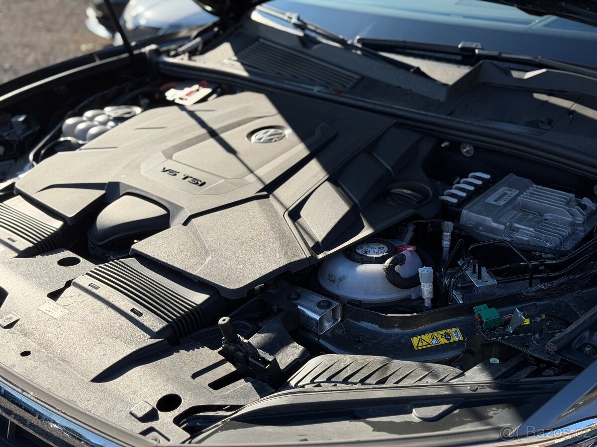 VW Touareg 3.0TSi V6 E HYBRID 2022 - MAX VÝBAVA - DPH - 20