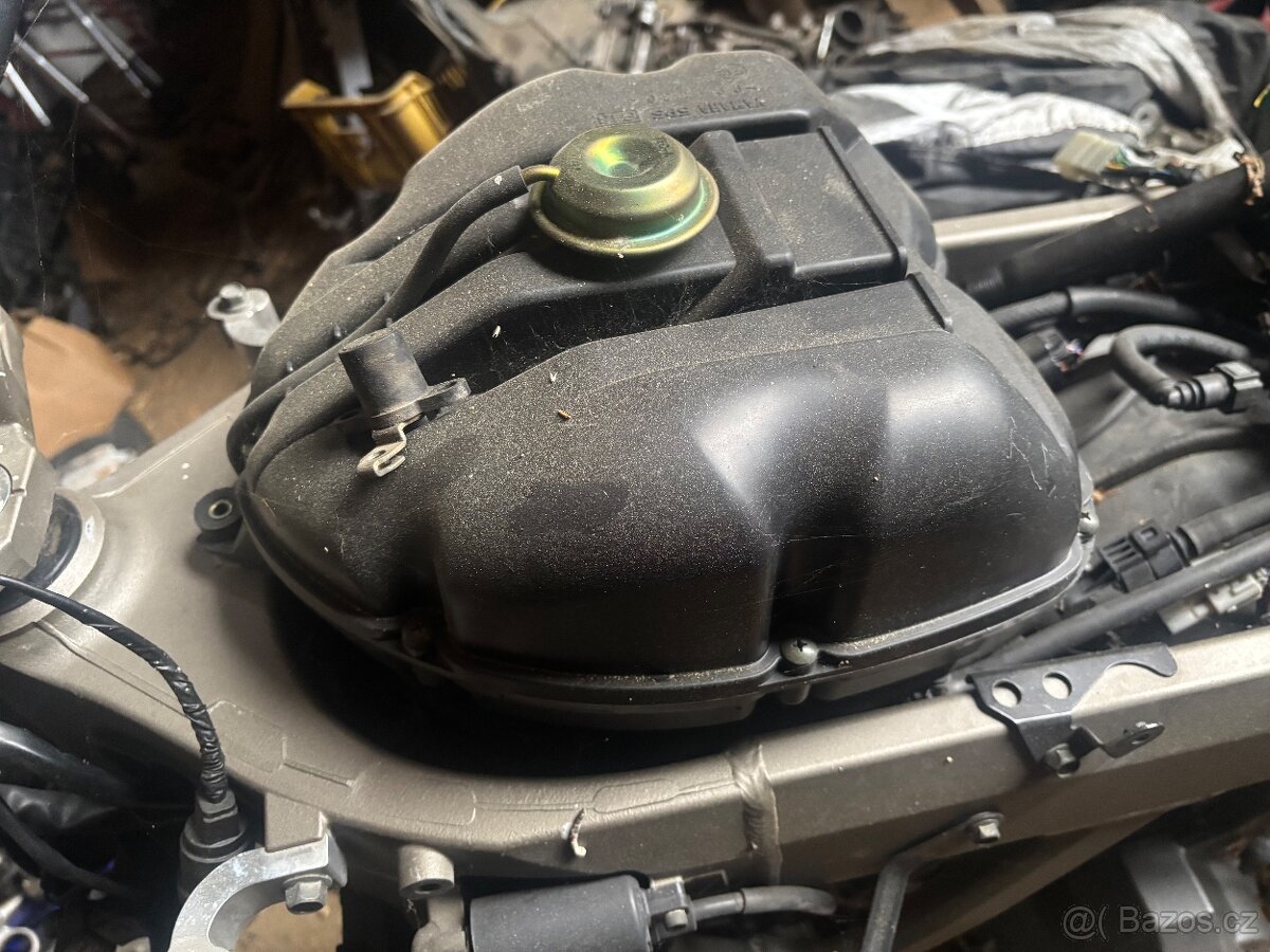 Rozprodam Yamaha TDM 900 01-13 na nahradni dily - 20