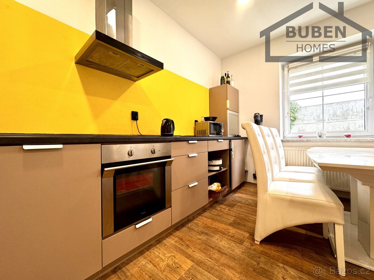 RD 7+kk (užitná plocha 250 m²), letní kuchyň, kolna, pergola - 20