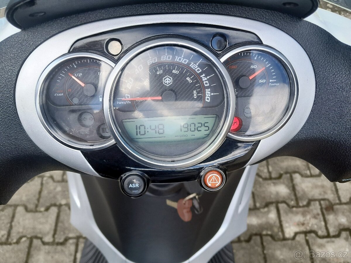 Piaggio Beverly 350i ABS, ASR - 20